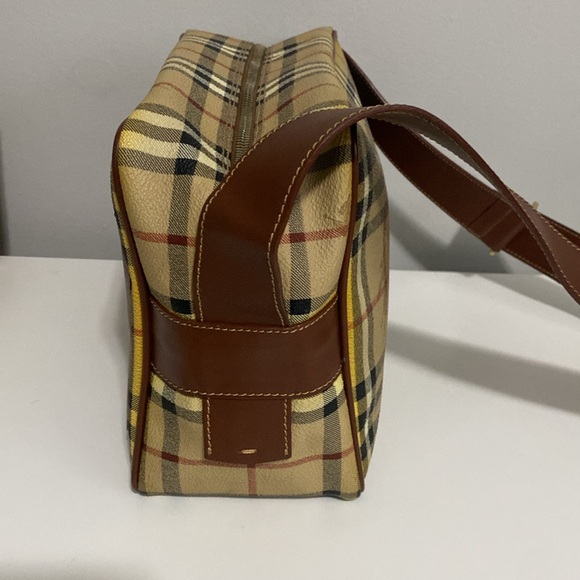 ⛔️ SOLD ⛔️ Burberry Brown and Tan Checkered Messenger Bag - Picture 6 of 14